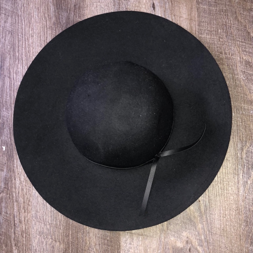 Floppy hat